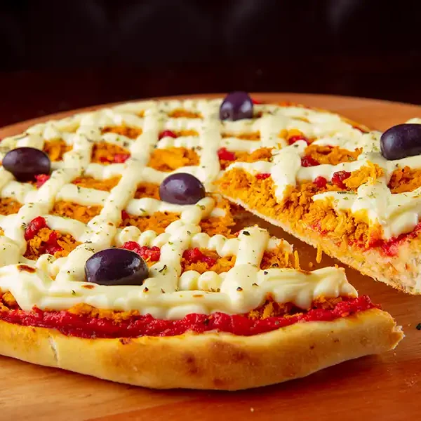 PIZZA DE FRANGO COM CATUPIRY